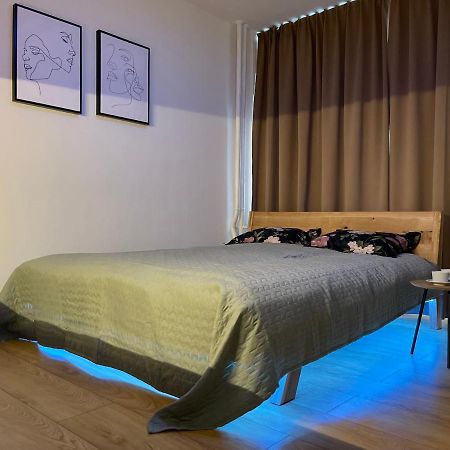 Ne-Doma Appartement Chomutov Buitenkant foto