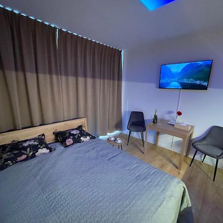 Ne-Doma Appartement Chomutov Buitenkant foto