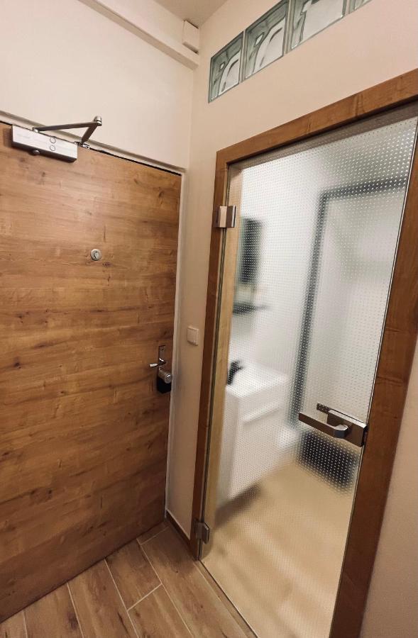 Ne-Doma Appartement Chomutov Buitenkant foto